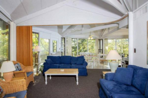 Unit 6 - Treetop 2 Bedroom Villa